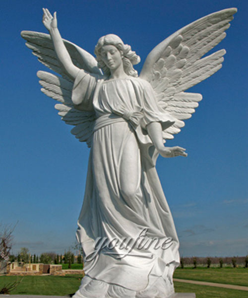 Скульптура ангелов из мрамора в искусстве на улице