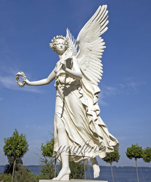 Статуя ангела хранителя из мрамора в искусстве в доме